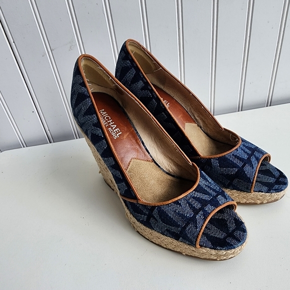 Michael Kors Women's Blue Logo Denim Open Toe Wedge Pumps Size 7 M - Picture 2 of 11